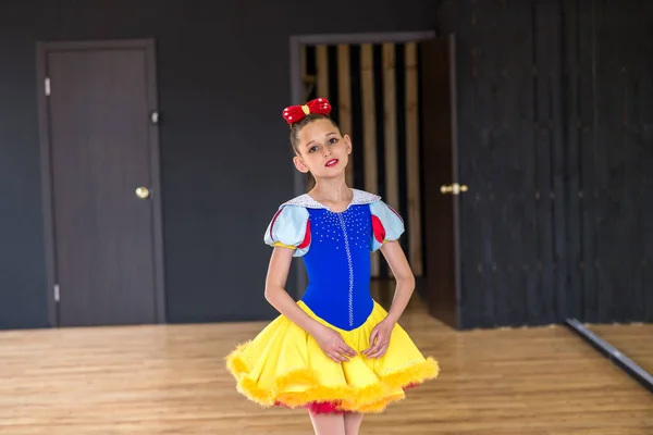 Beautiful Girl Wearing Fairy Suit Dancing — Stock Photo, Image