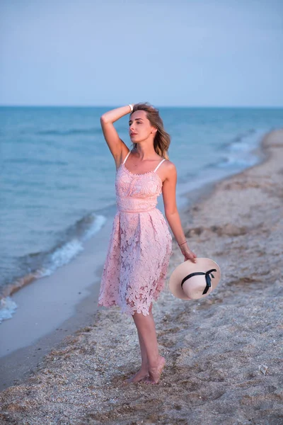 Junges Mädchen Urlaub Meer Sonnenuntergang Auf See Glückliche Junge Frau — Stockfoto