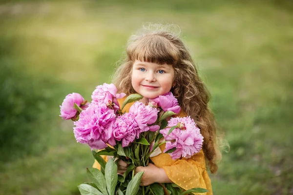 Little Girl Playing Park Child Walking Summer Rest Long Haired — Stock Photo, Image