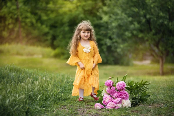 Little Girl Playing Park Child Walking Summer Rest Long Haired — Stock Photo, Image