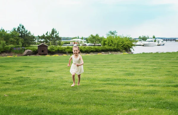 Happy Little Girl Beach Little Girl White Dress Little Girl — Stock Photo, Image