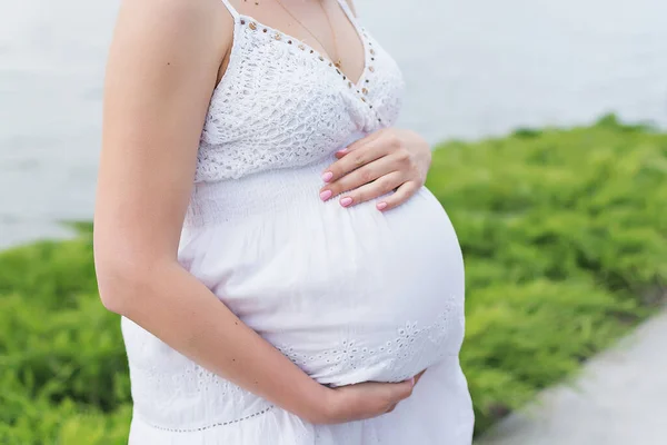 Mulher Grávida Segurando Sua Barriga — Fotografia de Stock