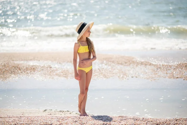 Junge Frau Bikini Mädchen Mit Hut Schöne Mädchen Mit Langen — Stockfoto