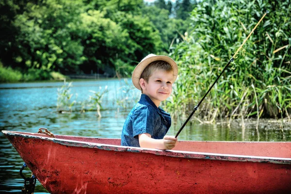 Niño Pescando Barco — Foto de Stock