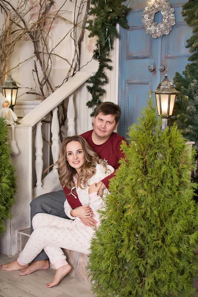 Retrato Casal Feliz Alpendre Casa — Fotografia de Stock