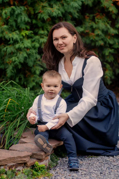 Eltern Und Kind Mutter Und Baby Porträt Einer Frau Herbstpark — Stockfoto