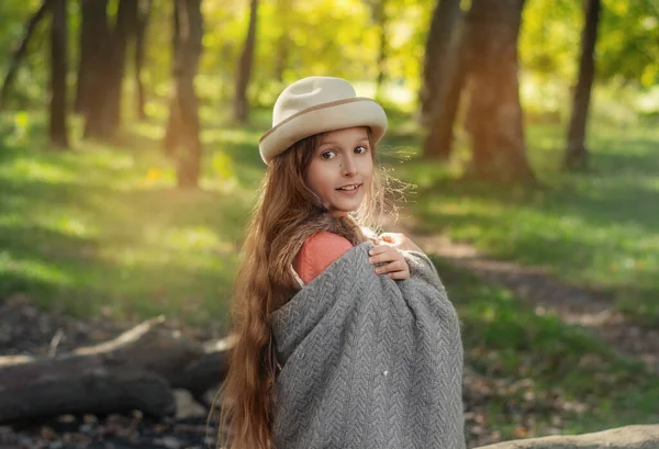 Beautiful Girl Long Hair Autumn Forest Rest Autumn — Stock Photo, Image