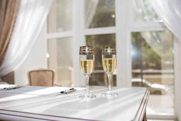 Two Glasses Champagne Table Bright Room Wine Glasses Front Window — Stock Photo, Image