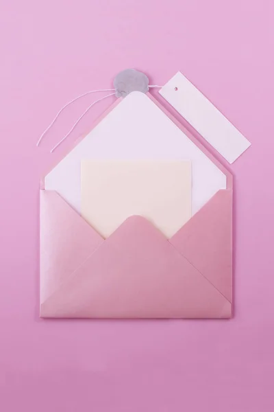 Pink Carta Envelope Aberto Com Selo Cera Uma Etiqueta Papel — Fotografia de Stock