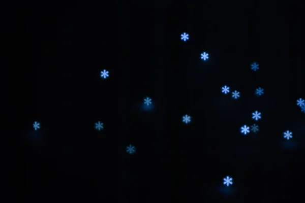 Красива Фігурна Курка Гірлянди Холодного Світла Вигляді Сніжинки Темному Тлі — стокове фото