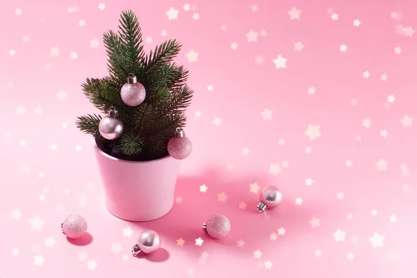 Composición Pálida Rosada Sobre Tema Año Nuevo Pequeño Árbol Navidad — Foto de Stock