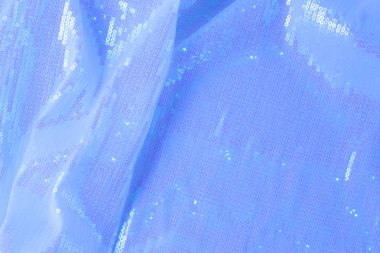 Büyük parlak parlak açık mavi pullar arkaplan boşluğunu tamamen dolduruyor.