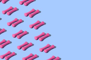 Mavi bir arka plan üzerinde pembe halter.