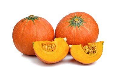 Beyaz arka planda Japon balkabağı