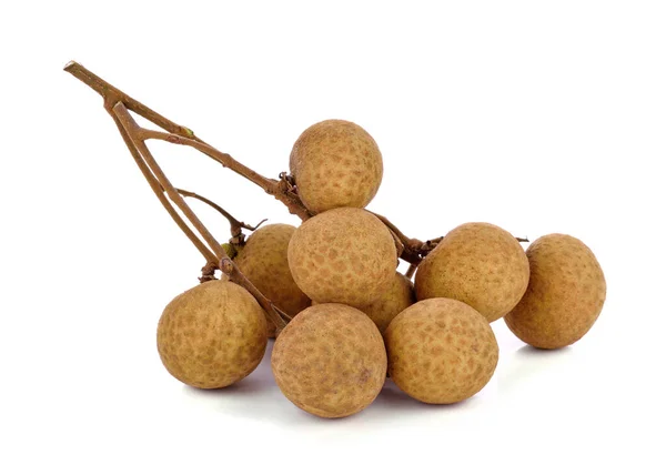 Beyaz arkaplanda taze longan