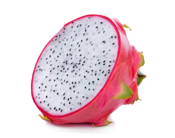 Beyaz arka planda izole edilmiş ejderha meyvesi.