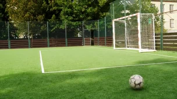 Pallone Calcio Andato Fuori Porta — Video Stock