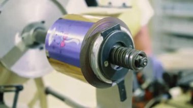 Şeker fabrikası. Endüstriyel makine sarma şeker.