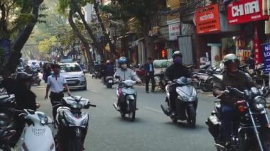 Hanoi, Vietnam, Old Town, motosiklet, otomobil trafik kalabalık sokak sahne