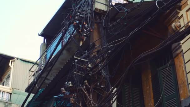 ハノイ市内の送電線電気ケーブル,ベトナム — ストック動画