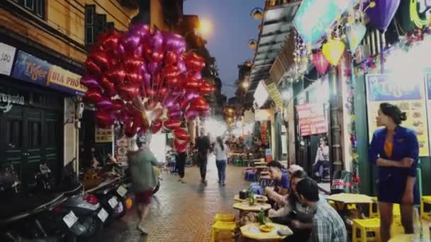 Miasto codziennego życia z ludźmi i ruchu, Hanoi, Wietnam, Azja. — Wideo stockowe