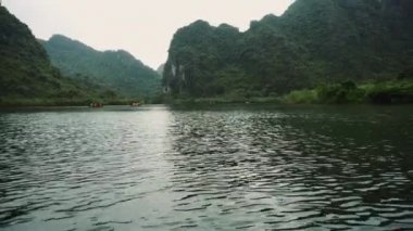 Vietnam 'ın Ninh Binh Bölgesi' ndeki Manzaralı Dağlar