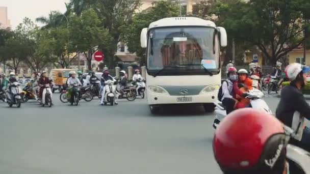 越南黄昏时分繁忙繁忙的繁忙交通 — 图库视频影像