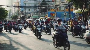 Vietnam 'Da bir yolda kaotik trafik sahnesi, altyapı taşımacılığı Vietnam