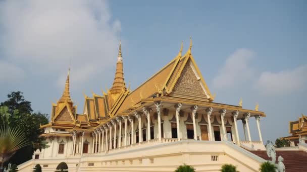 Exterior do Palácio Real em Phnom Penh, Camboja, Ásia — Vídeo de Stock