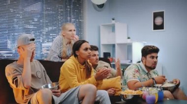 Tv'de eyleme olumsuz reation gösteren gençlerin Orta yakın