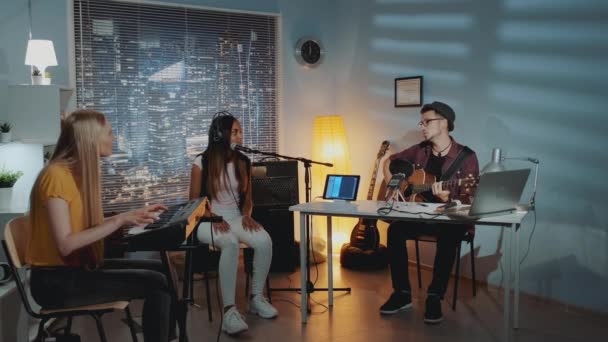 Multiracial amateur band is rehearsing by singing playing keyboard and guitar — Stock Video