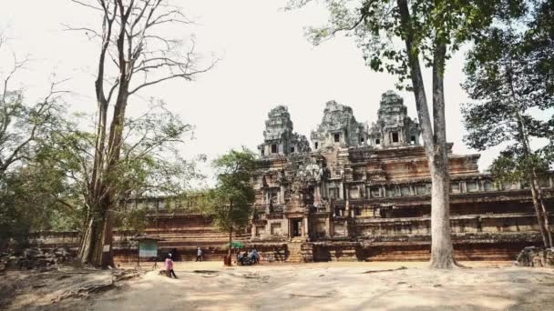 Siem Reap, Camboja. Ruínas de Angkor Wat templo . — Vídeo de Stock