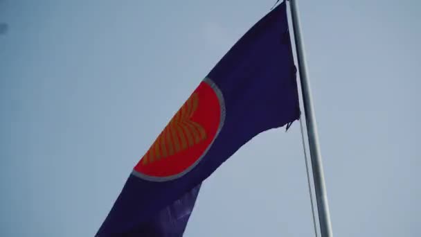Kambodjas flagga i vinden 4k — Stockvideo