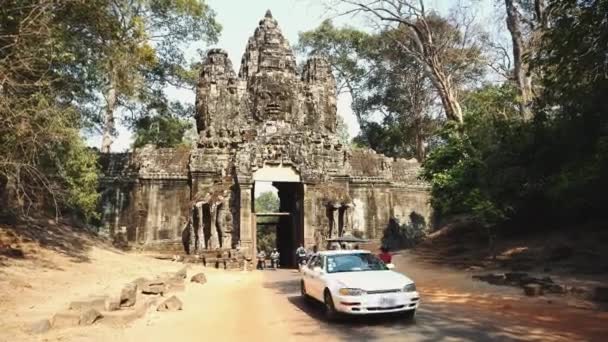 시엠 립, 캄보디아. 앙코르와 트 신전 의유적. — 비디오