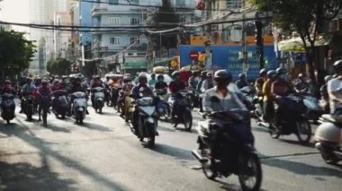 The Bustling Street Scene of Ho Chi Minh Cityi, Vietnam, Old Town, Motosiklet Arabaları Trafik 4k