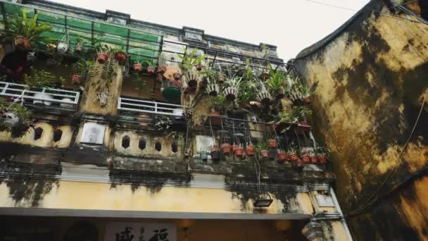 Hoi An, Vietnam. Hoi 'de sokak gecesi manzarası. Tarihi bir kasaba, UNESCO dünya mirası alanı ve popüler bir seyahat merkezi, Vietnam.. — Stok video