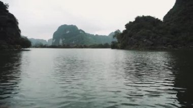 Vietnam 'ın Ninh Binh Bölgesi' ndeki Manzaralı Dağlar