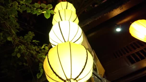 Evening Street Dekorasi Dengan Lampu bercahaya. Hoian Vietnam — Stok Video