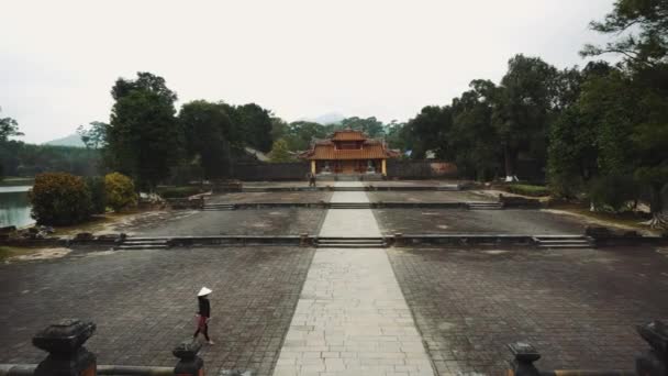 Hue, Βιετνάμ: Βιετνάμ τάφος του αυτοκράτορα σε Hue Η κληρονομιά Unesco — Αρχείο Βίντεο