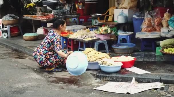 Gatuliv i Hanoi, huvudstad i Vietnam. — Stockvideo