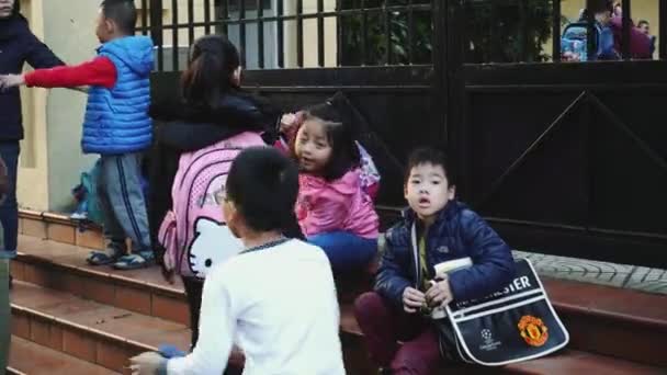 Βιετνάμ, τα παιδιά κοντά στο σχολείο — Αρχείο Βίντεο