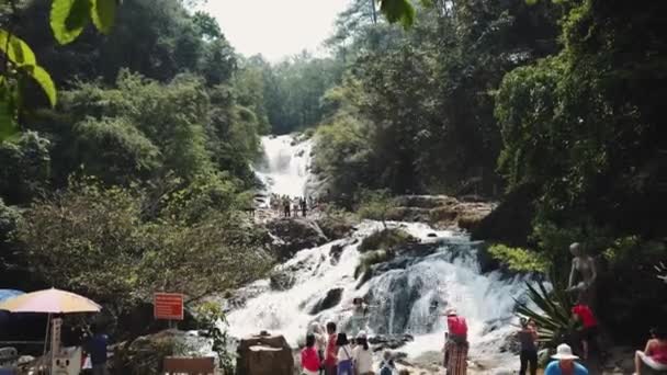 Schöner Wasserfall in Dalat, Vietnam — Stockvideo