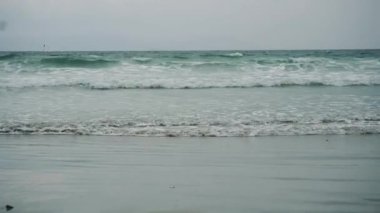 Deniz dalgaları ve fırtına