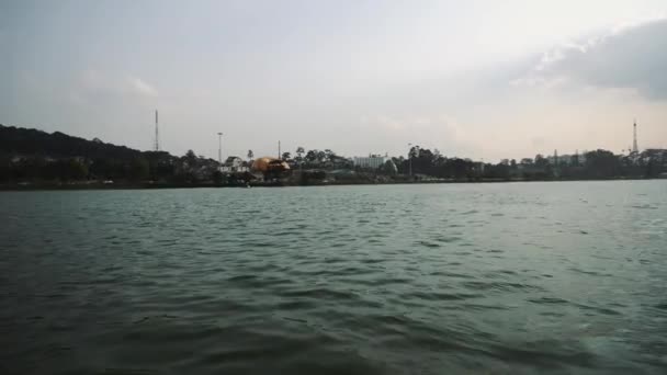 Lindo lago em Dalat, Vietnã — Vídeo de Stock