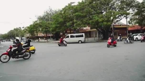 Уличная сцена Ханоя, Вьетнам, Старый город, мотоциклы, трафик — стоковое видео