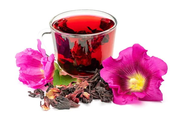 Hibiscus veya mallow bitkisel çay. Hibiscus çayı, çiçek ve kuru çiçek beyaz arka planda izole edilmiş..