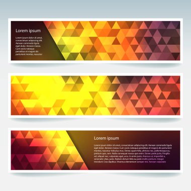 İş tasarım şablonları ile soyut banner. Afiş kümesi poligonal mozaik arka planlar ile. Geometrik üçgen vektör çizim. Sarı, turuncu renkler.