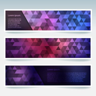 Yatay afiş mor çokgen üçgenler ile ayarlayın. Çokgen arka plan, vektör çizimi