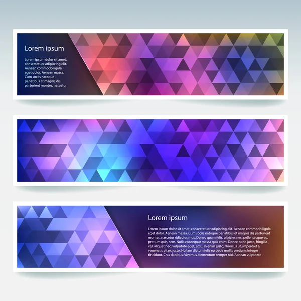 Набор шаблонов баннеров с абстрактным фоном. Современные векторные баннеры с многоугольным фоном. Синий, розовый, фиолетовый цвета . — стоковый вектор