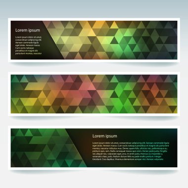 Yatay bayraklar çokgen üçgenlerle ayarlanmış. Çokgen arkaplan, vektör çizimi. Yeşil, kahverengi renkler.